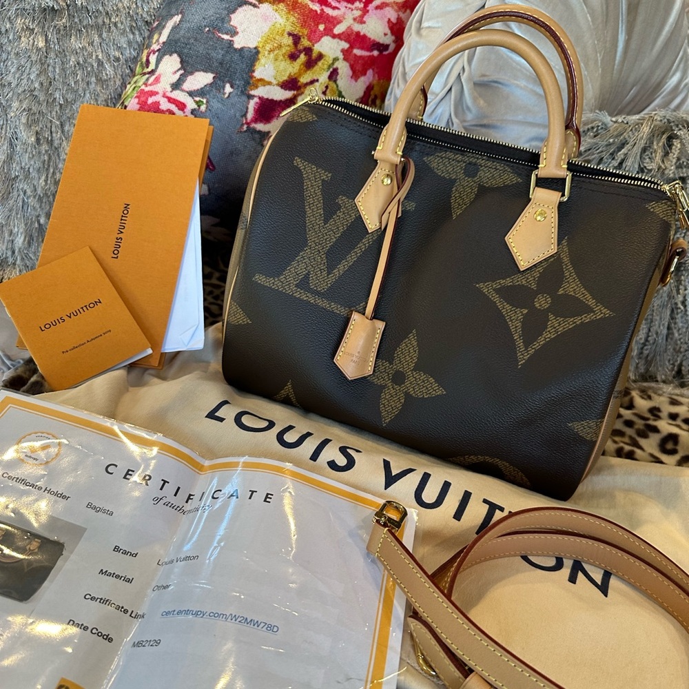 100% Authentic Louis Vuitton Reverse Monogram Giant Speedy 30 Bandouliere